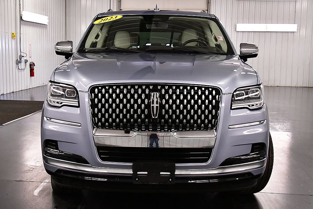 Used 2023 Lincoln Navigator L Black Label AWD/4WD image 2
