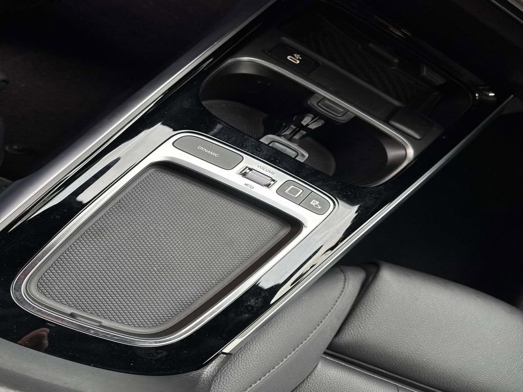 Used 2025 Mercedes-Benz GLB 250 4MATIC image 24