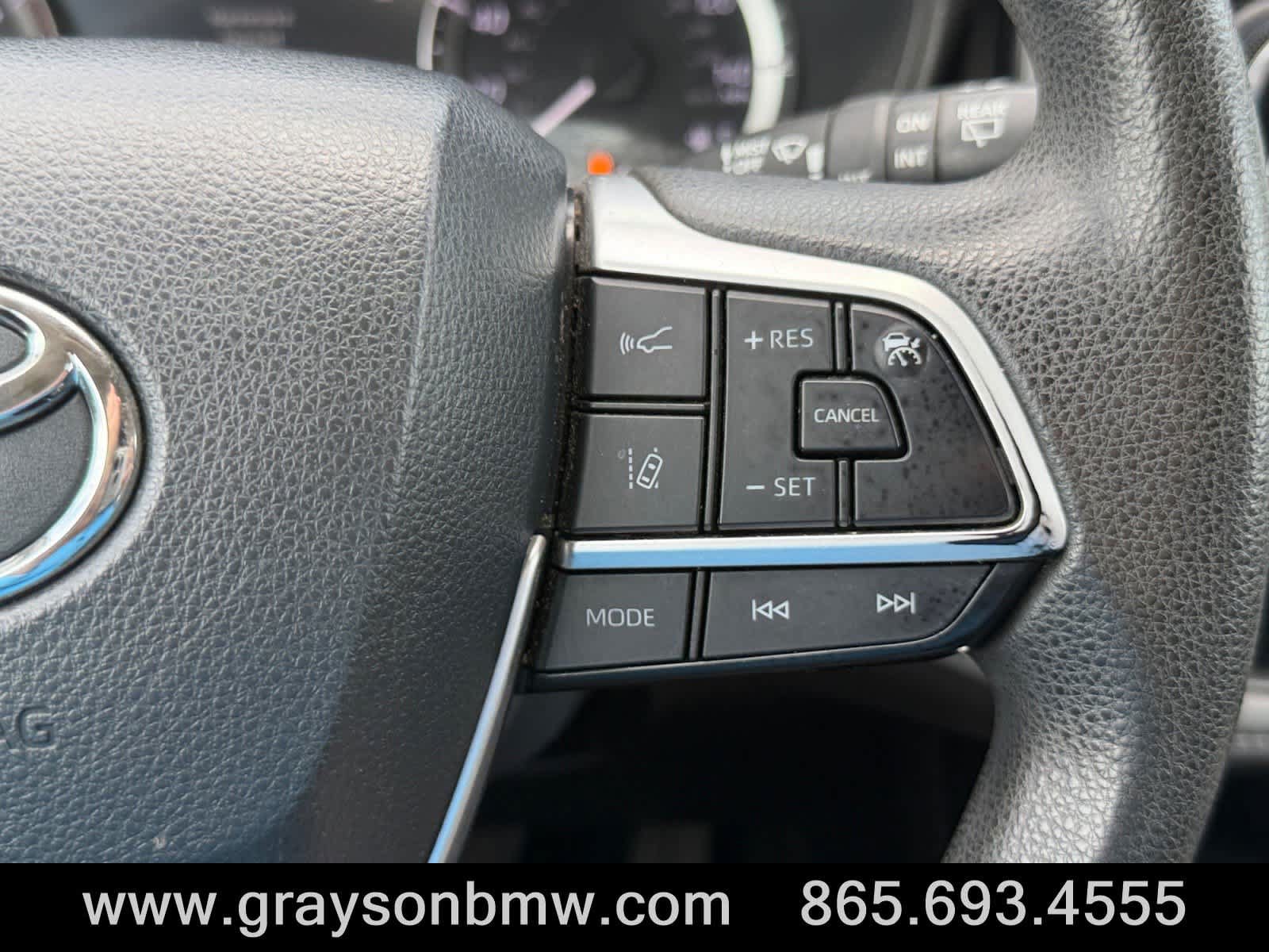 Used 2023 Toyota Highlander L FWD image 26
