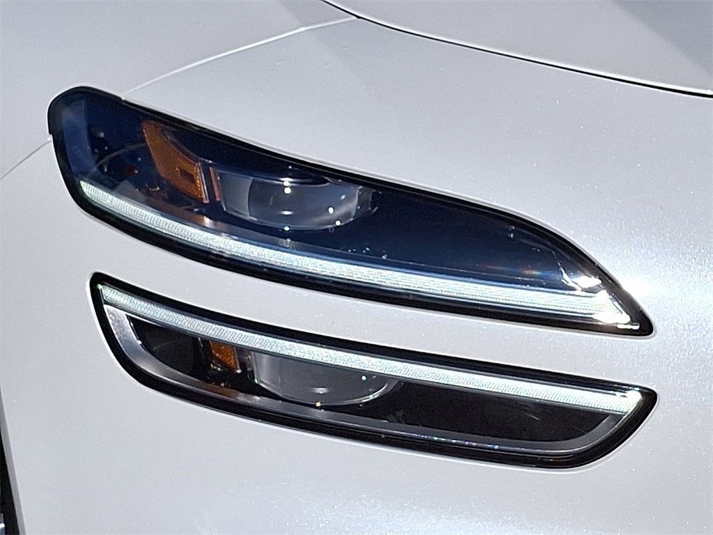 Used 2024 Genesis G70 2.5T image 10