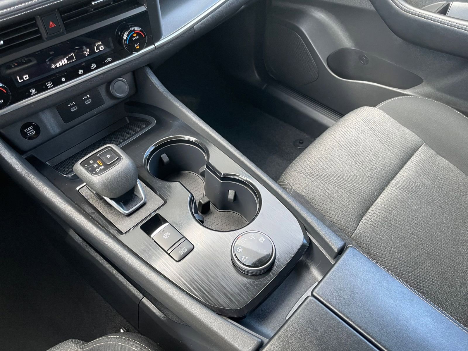 Used 2025 Nissan Rogue SV image 43