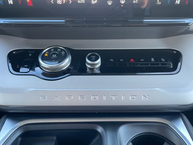 New 2025 Ford Expedition Active image 33