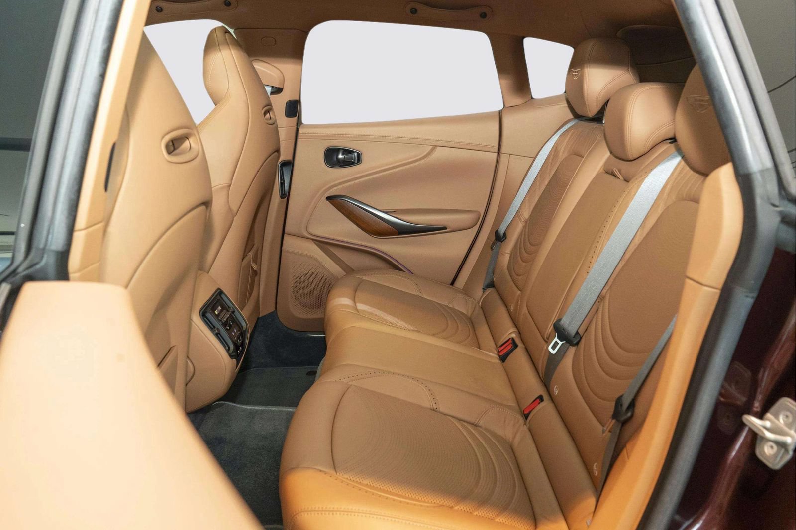 Used 2022 Aston Martin DBX AWD/4WD image 52
