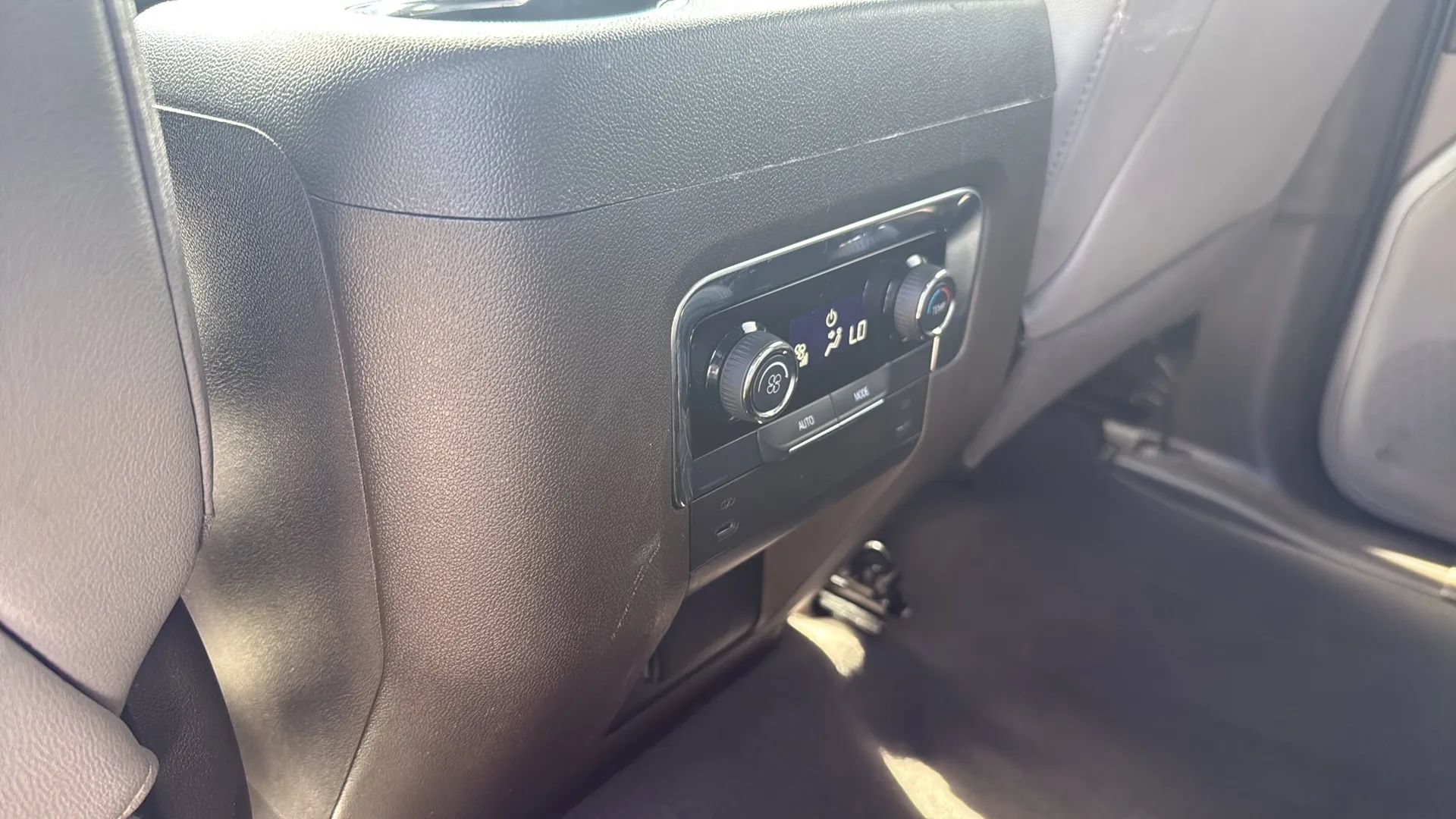 Used 2025 Chevrolet Tahoe LT RWD image 16