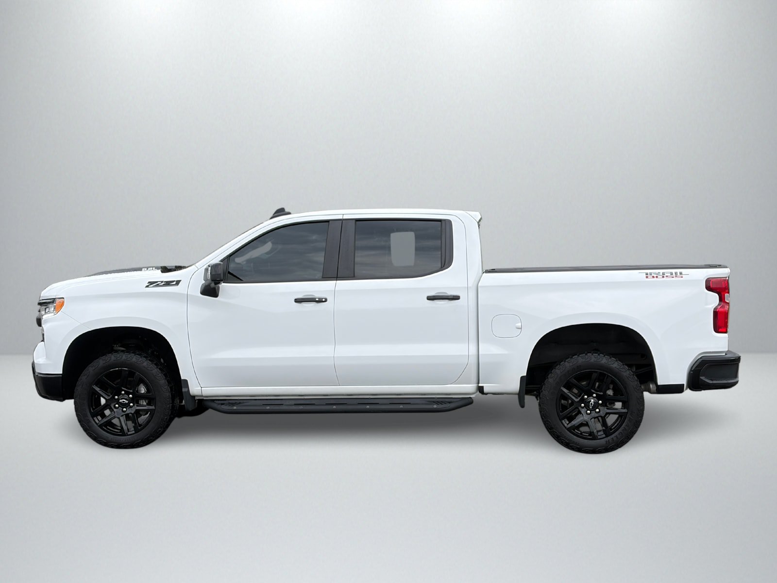 Used 2023 Chevrolet Silverado 1500 LT Trail Boss w/ LT Trail Boss Premium Package AWD/4WD image 2