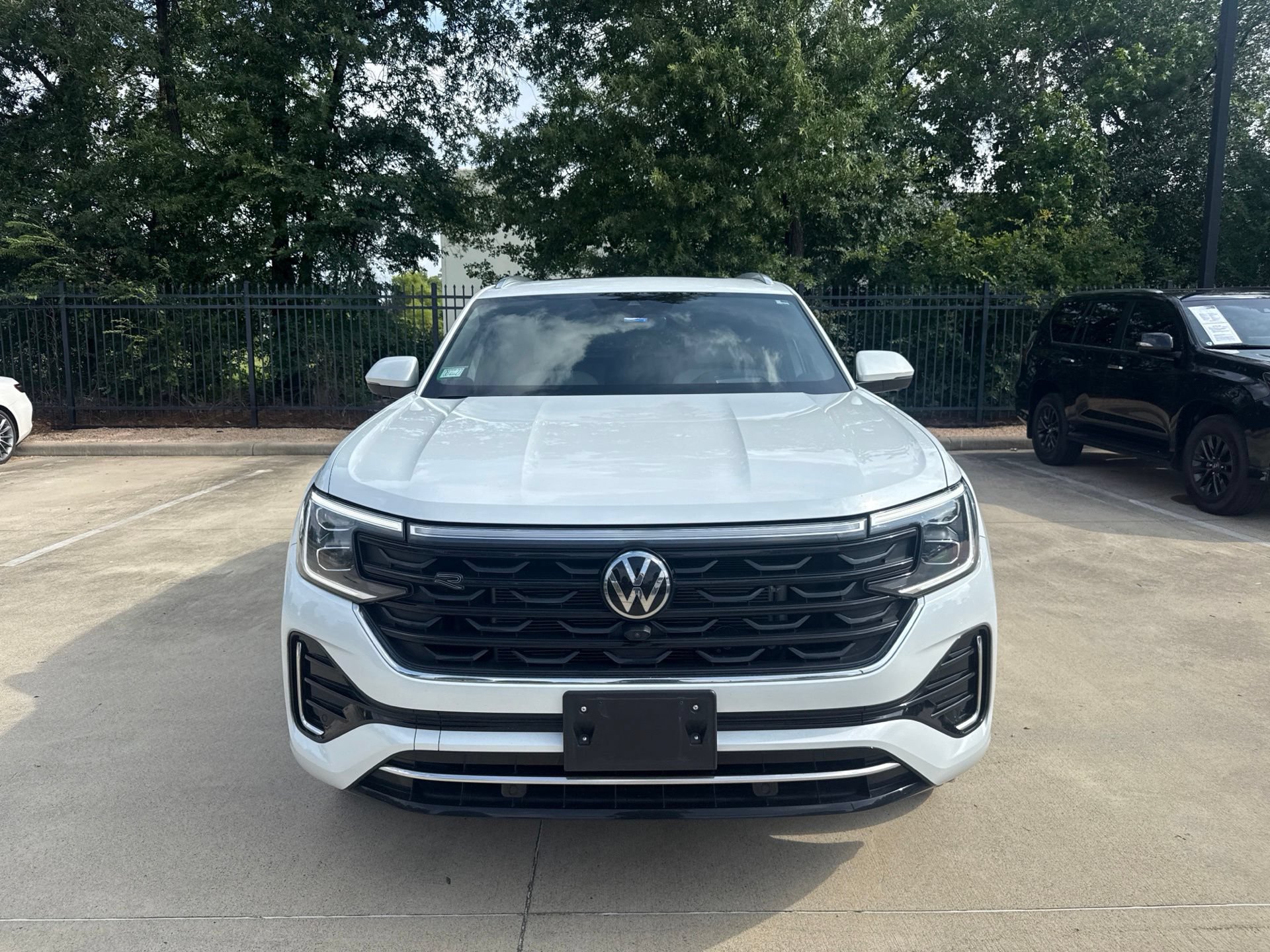 Used 2025 Volkswagen Atlas Cross Sport SEL Premium R-Line AWD/4WD image 2