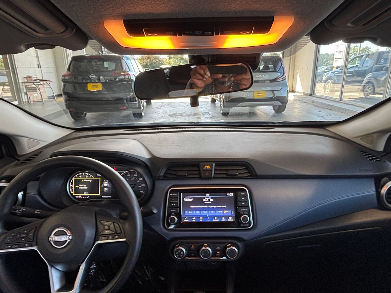 Used 2025 Nissan Versa SV FWD image 31
