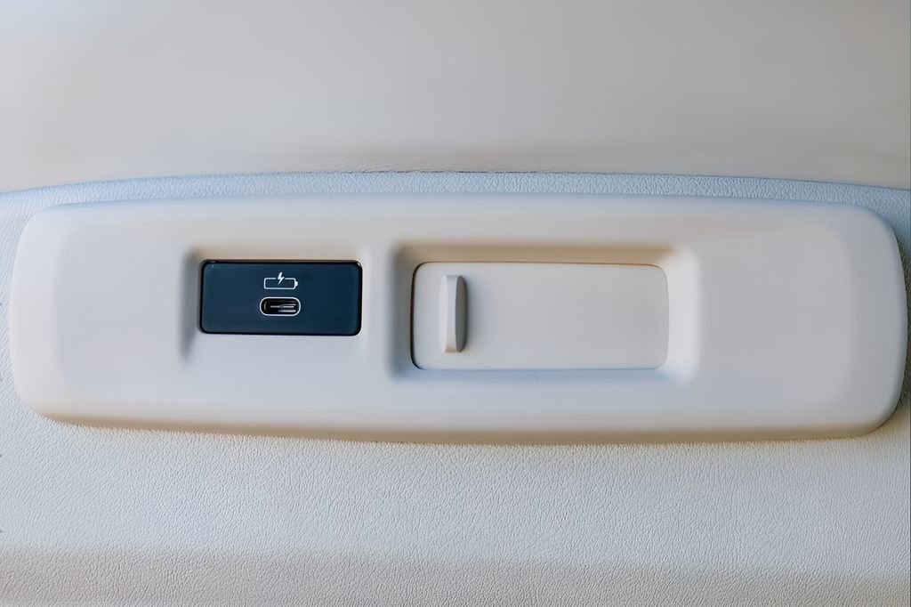 Used 2023 BMW X6 xDrive40i w/ M Sport Package image 49