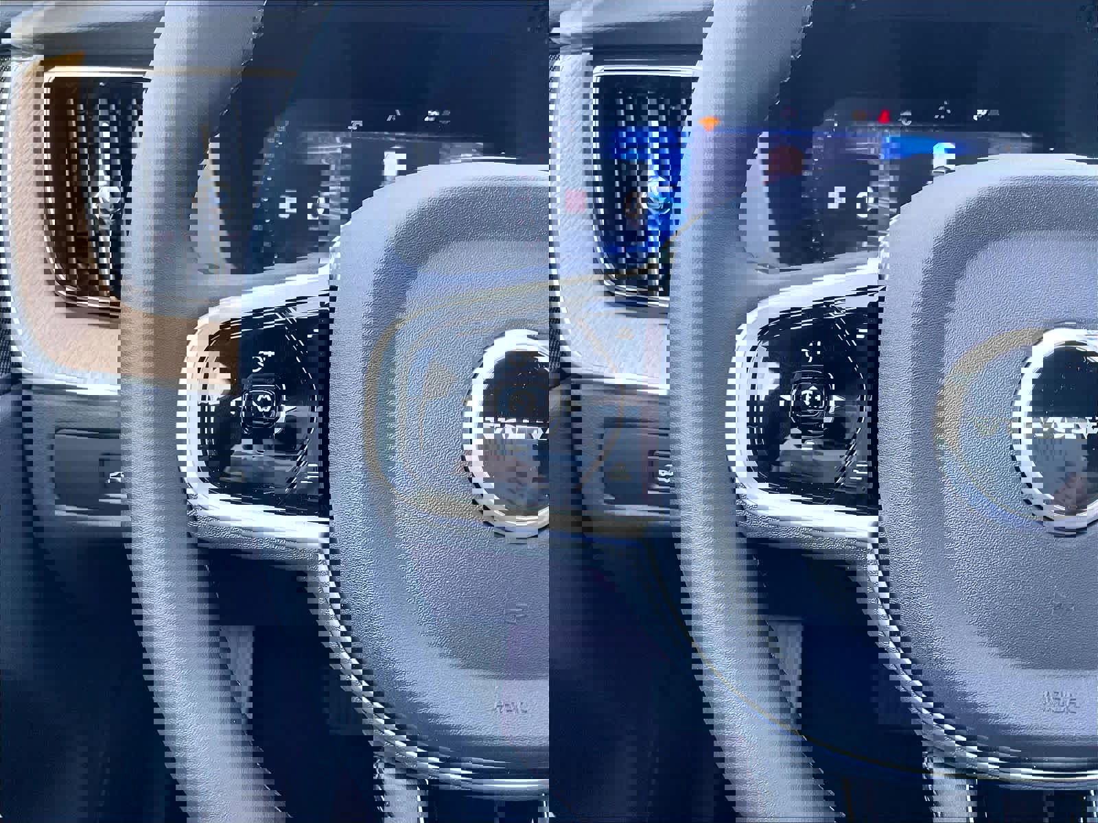 New 2026 Volvo XC60 T8 Plus w/ Protection Package Premier image 17