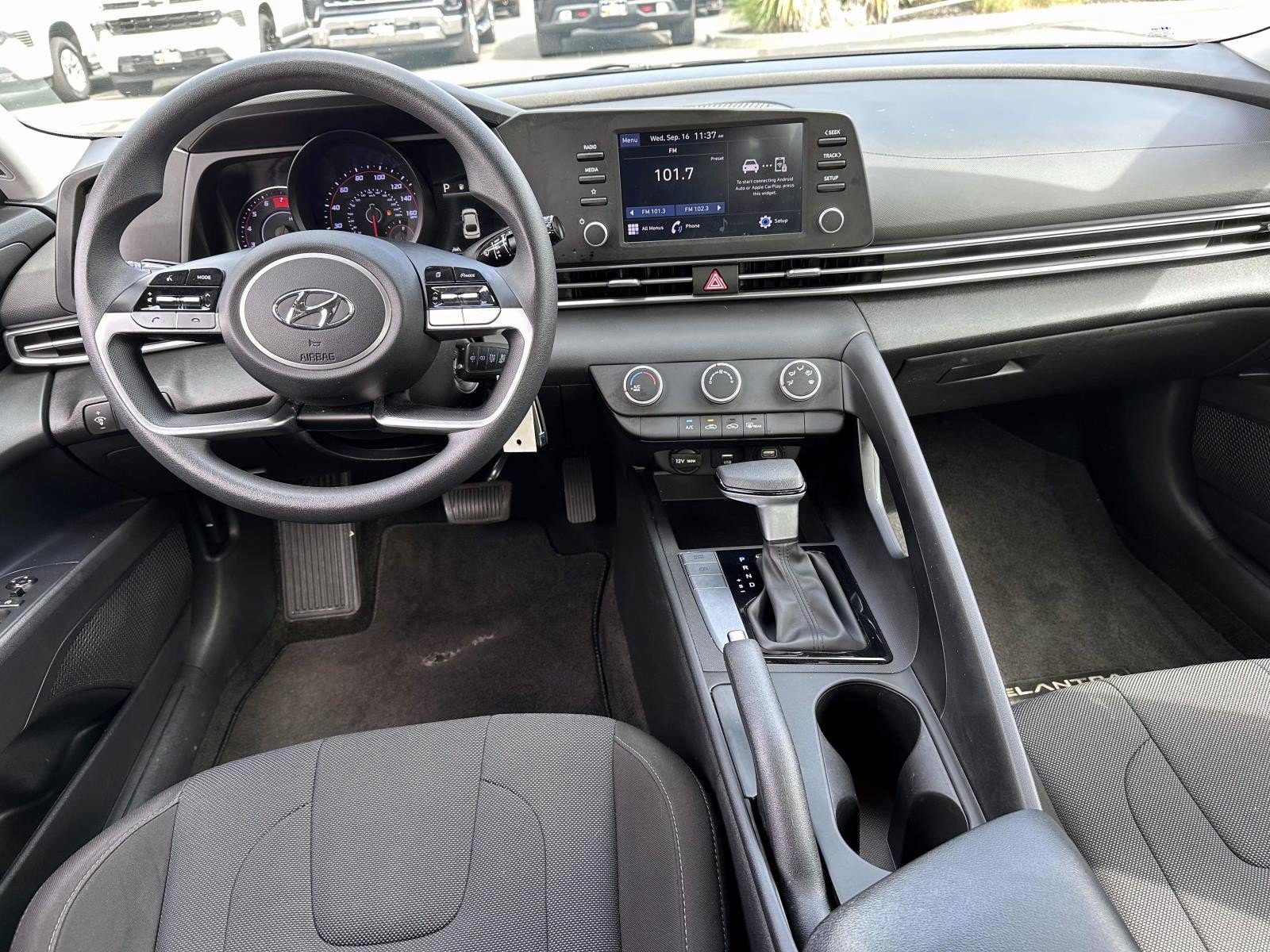 Used 2023 Hyundai Elantra SE FWD image 13