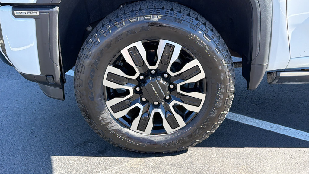 Used 2025 GMC Sierra 3500 Denali Ultimate AWD/4WD image 9