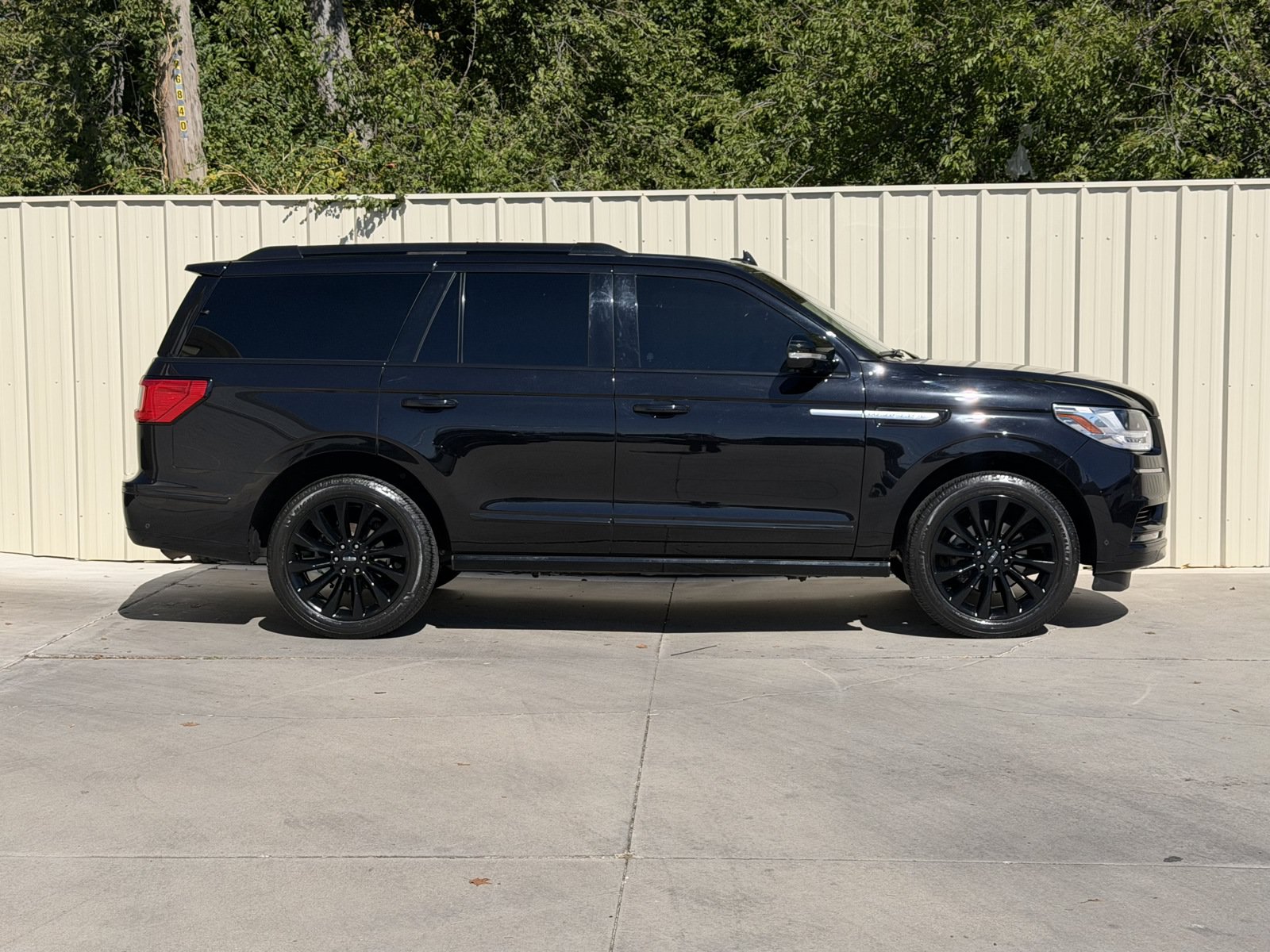 Used 2021 Lincoln Navigator Reserve w/ Luxury Package AWD/4WD image 4