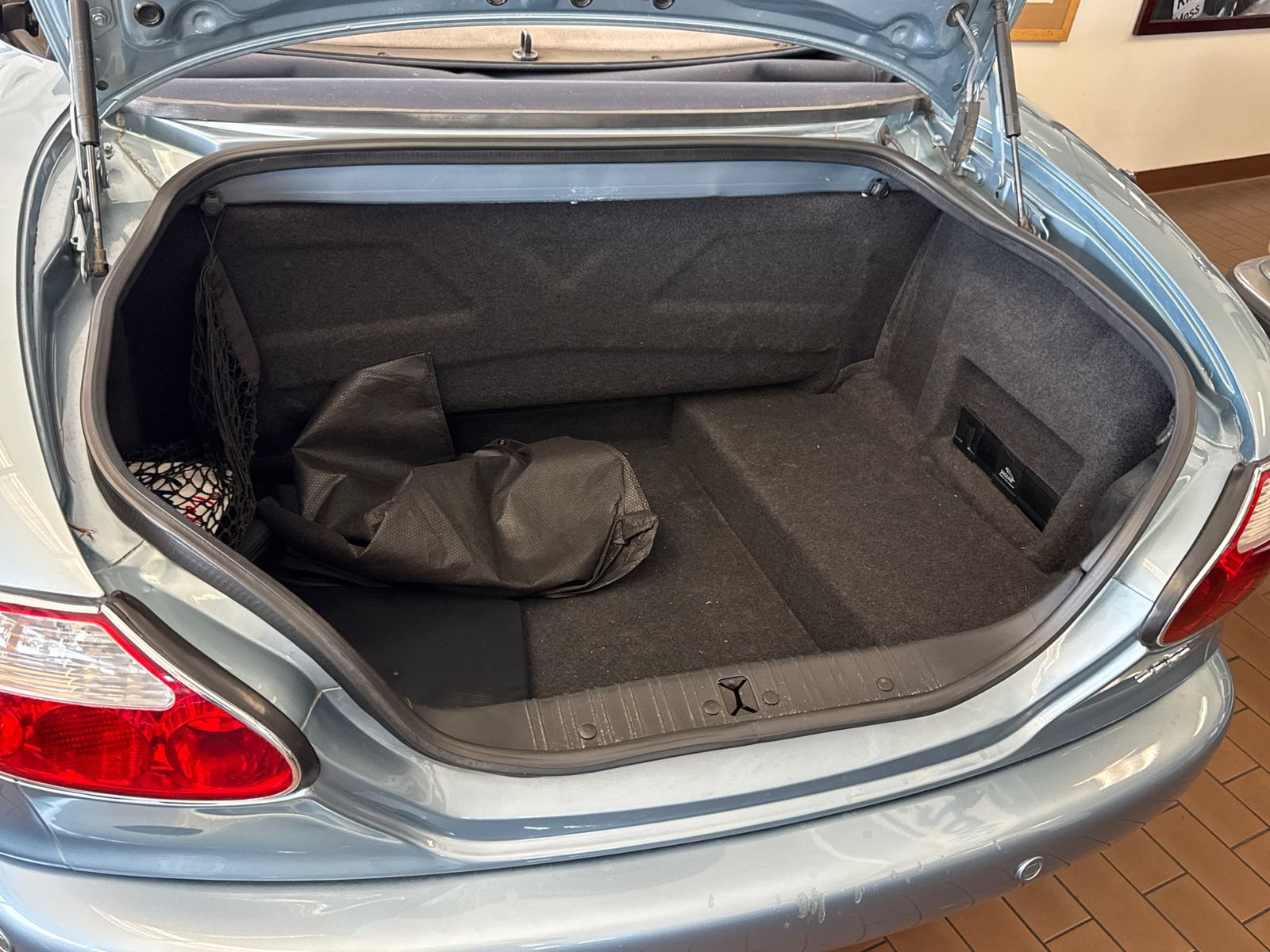 Used 2002 Jaguar XK8 Convertible RWD image 10