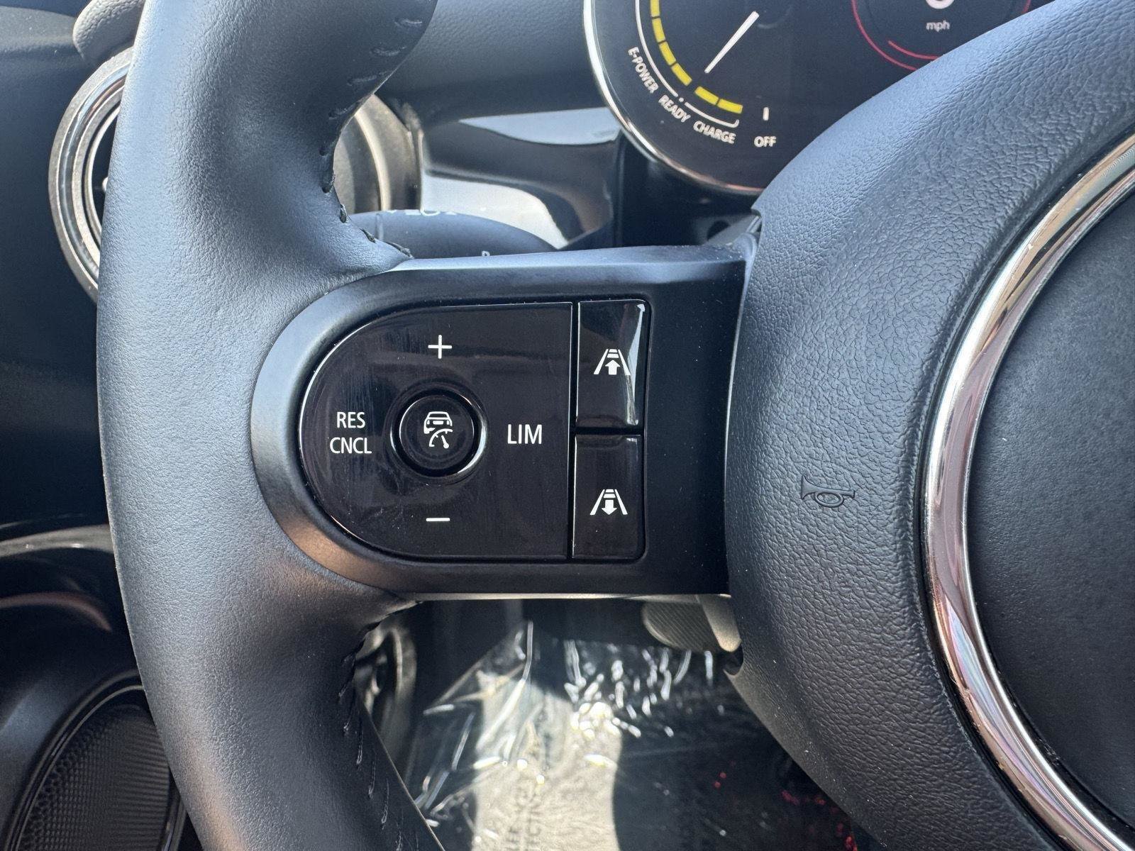 Used 2022 MINI Cooper SE w/ Driver Assistance Package FWD image 14