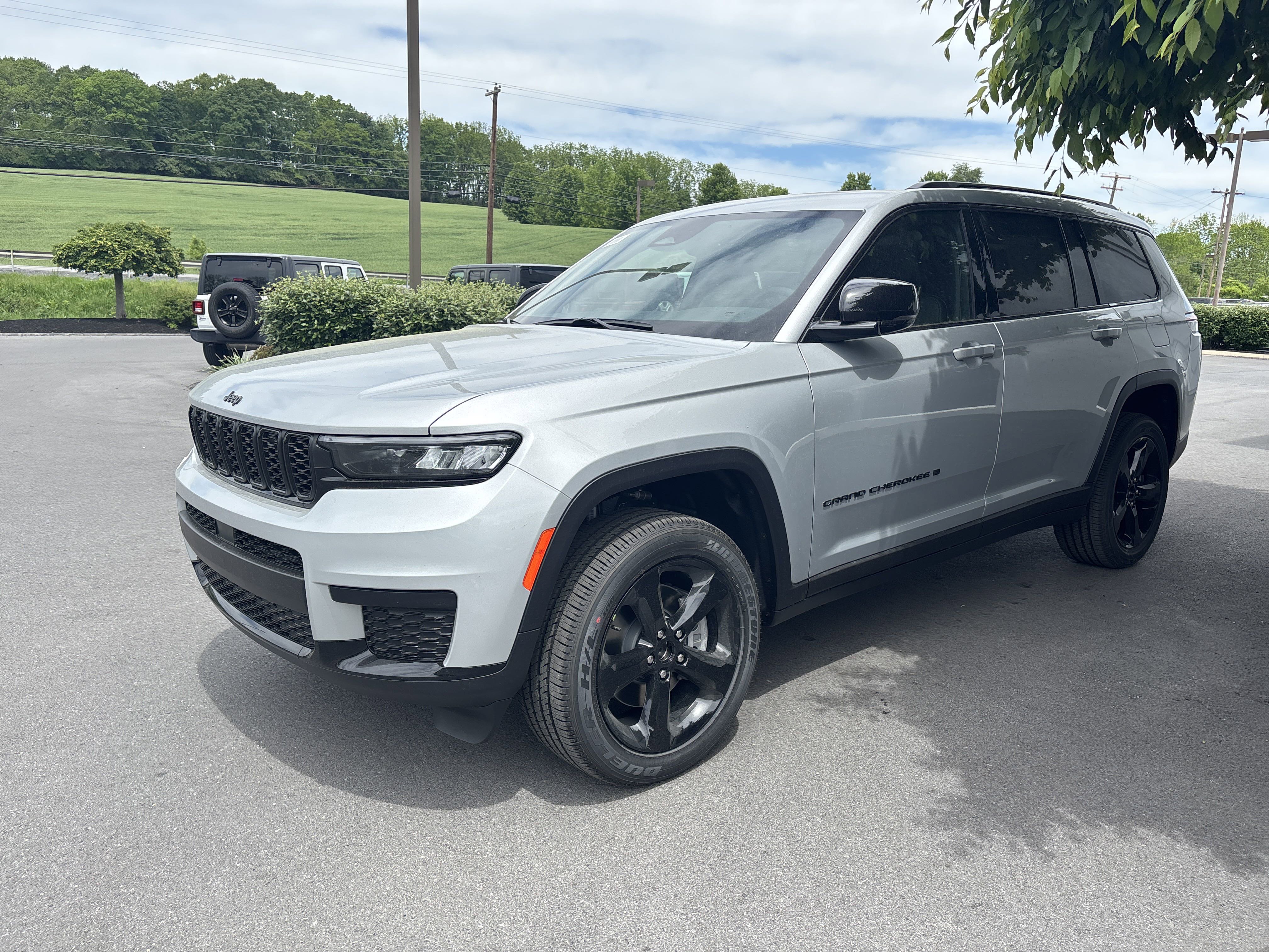 New 2025 Jeep Grand Cherokee L Altitude image 8