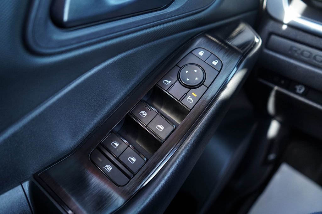 Used 2025 Nissan Rogue S image 24