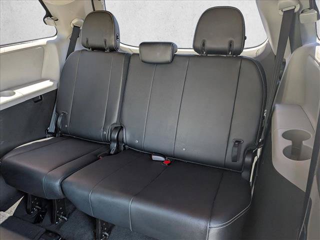 Used 2018 Toyota Sienna SE w/ Carpet Mat Package FWD image 18