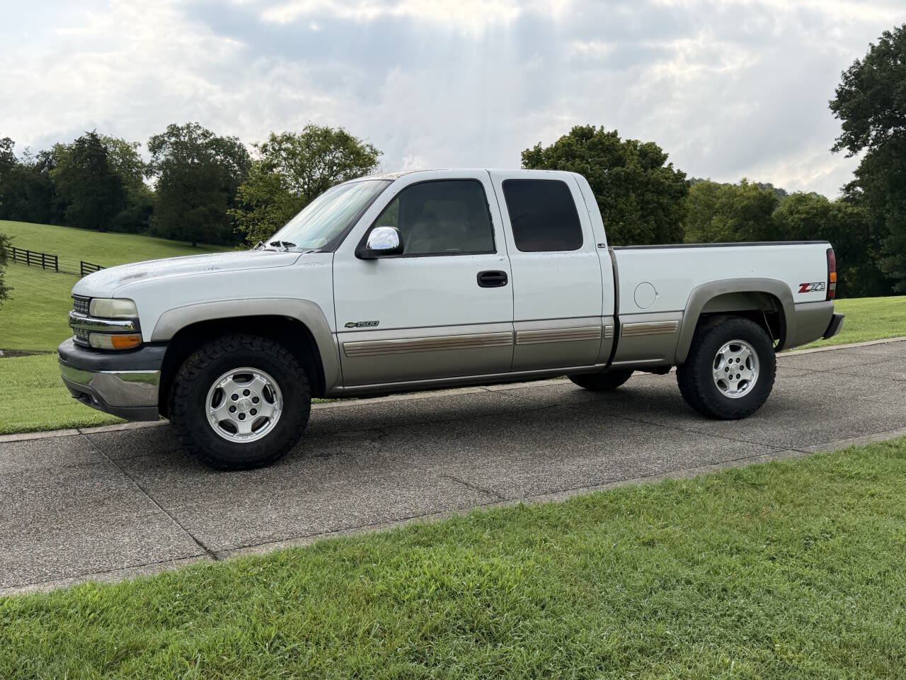 Used 2002 Chevrolet Silverado 1500 LS w/ Off-Road Pkg AWD/4WD image 1