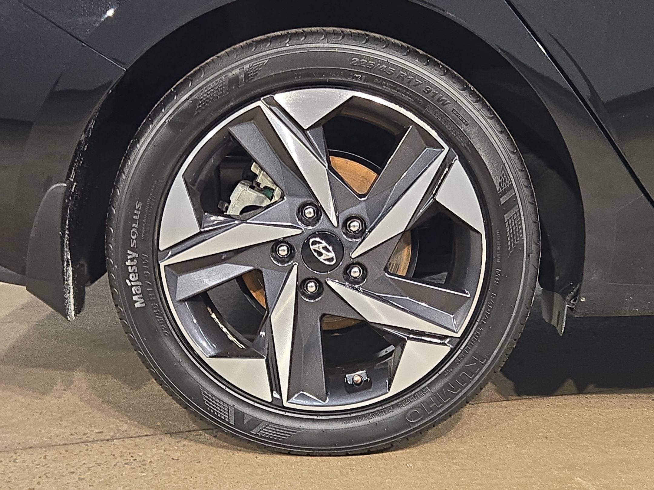 Used 2023 Hyundai Elantra Limited FWD image 17