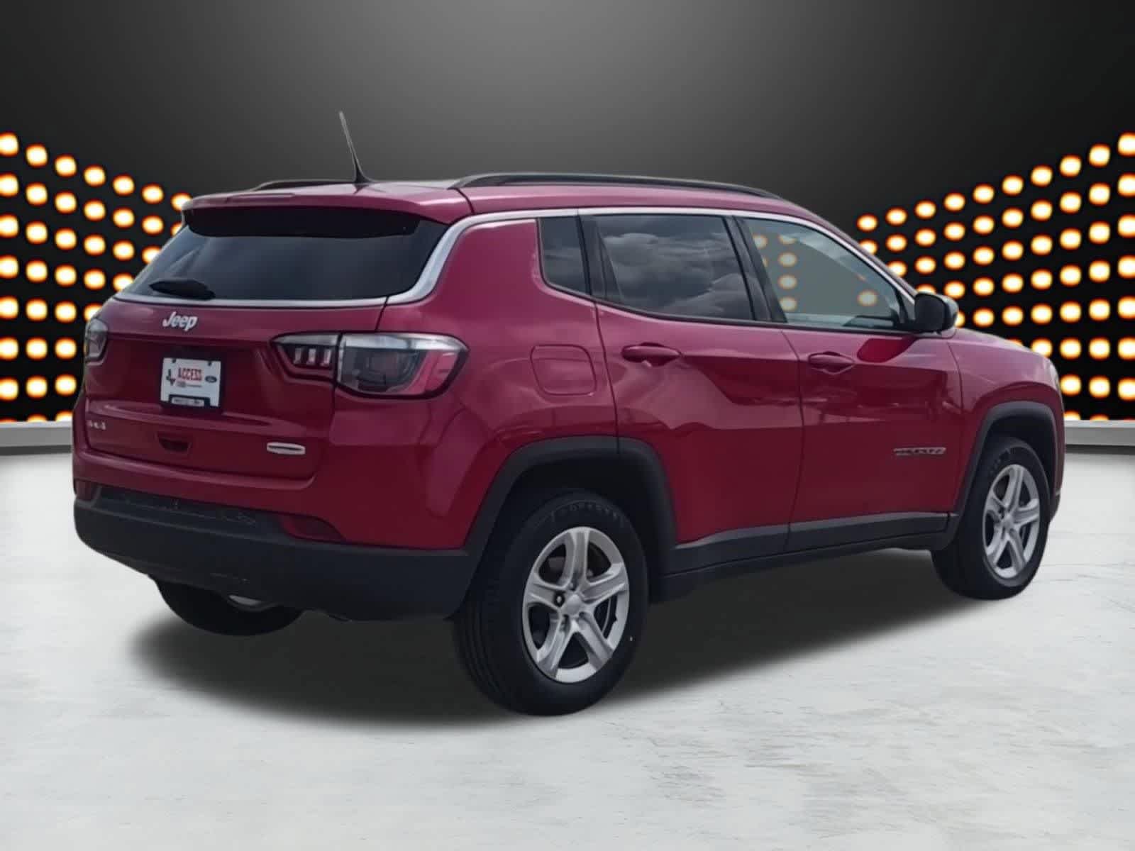 Used 2024 Jeep Compass Latitude AWD/4WD image 8