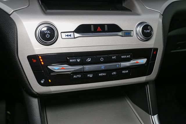 Used 2023 Ford Explorer XLT w/ Equipment Group 202A AWD/4WD image 28