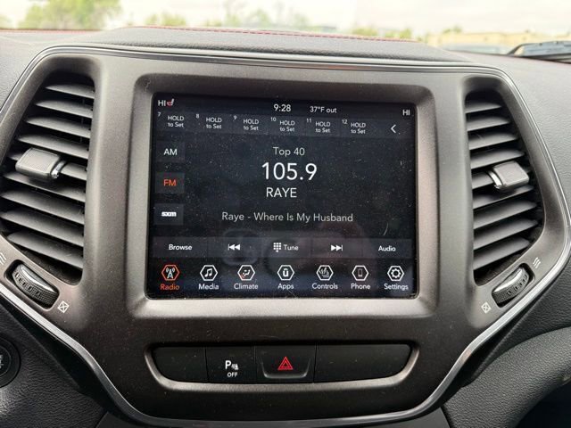 Used 2019 Jeep Cherokee Trailhawk w/ Comfort/Convenience Group AWD/4WD image 13