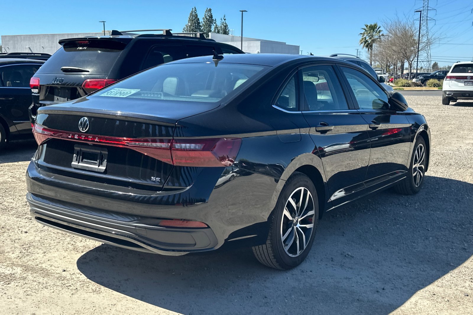 Certified 2025 Volkswagen Jetta SE image 3