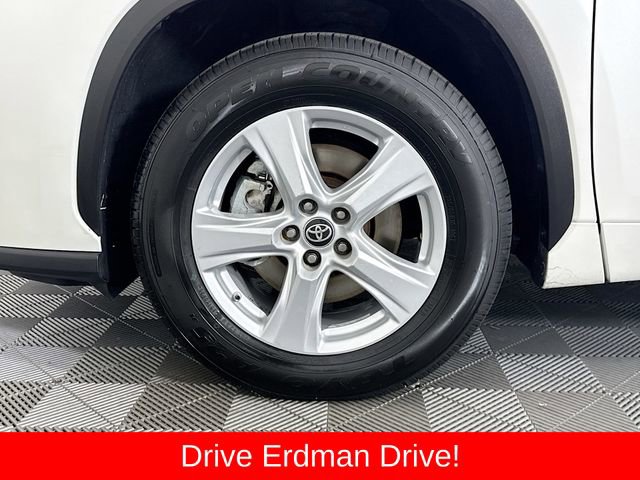 Used 2020 Toyota Highlander LE image 4