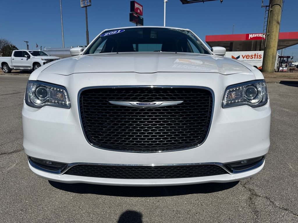 Used 2021 Chrysler 300 Touring w/ Driver Convenience Group image 9