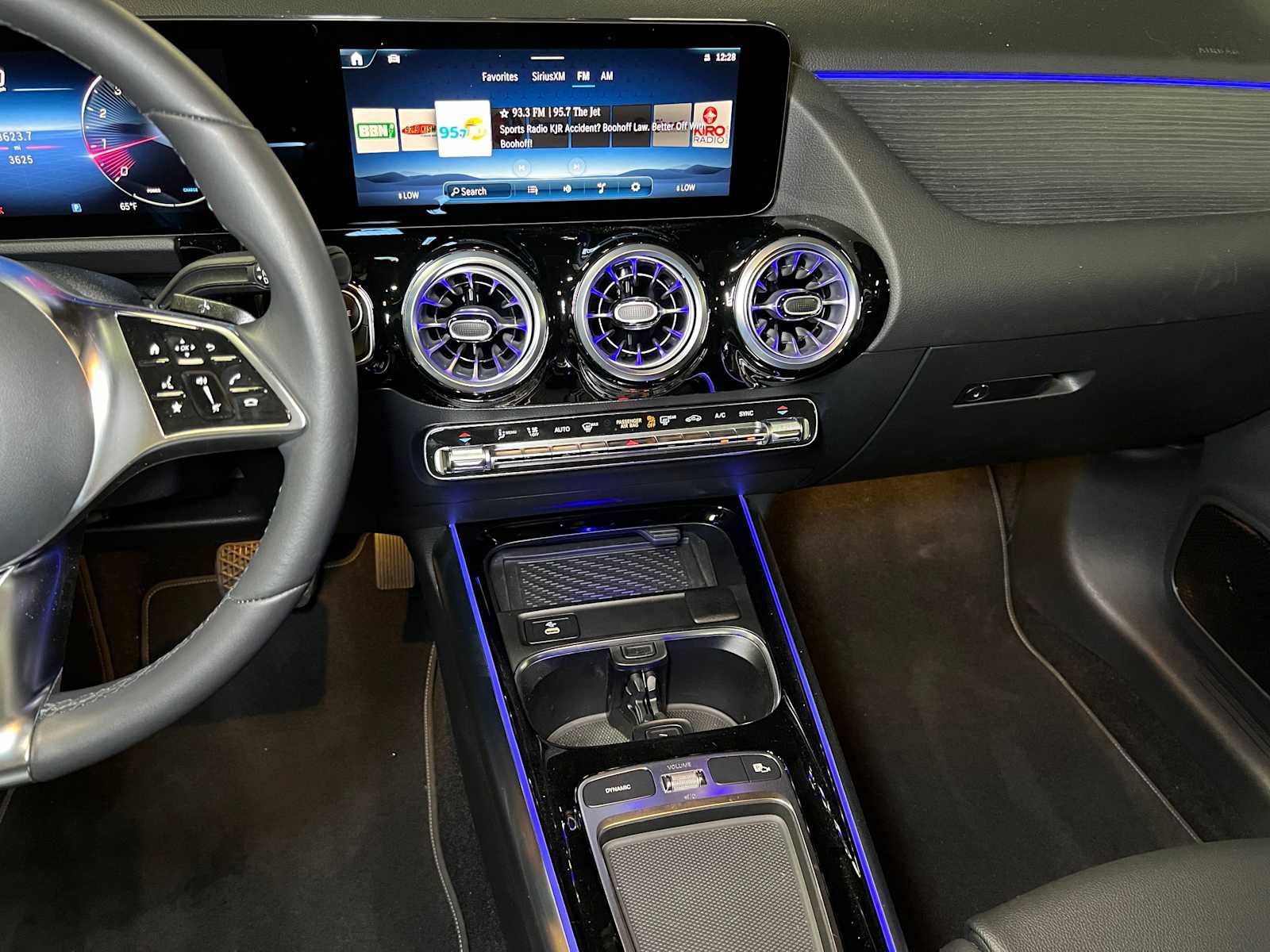 Used 2025 Mercedes-Benz GLA 250 4MATIC image 29