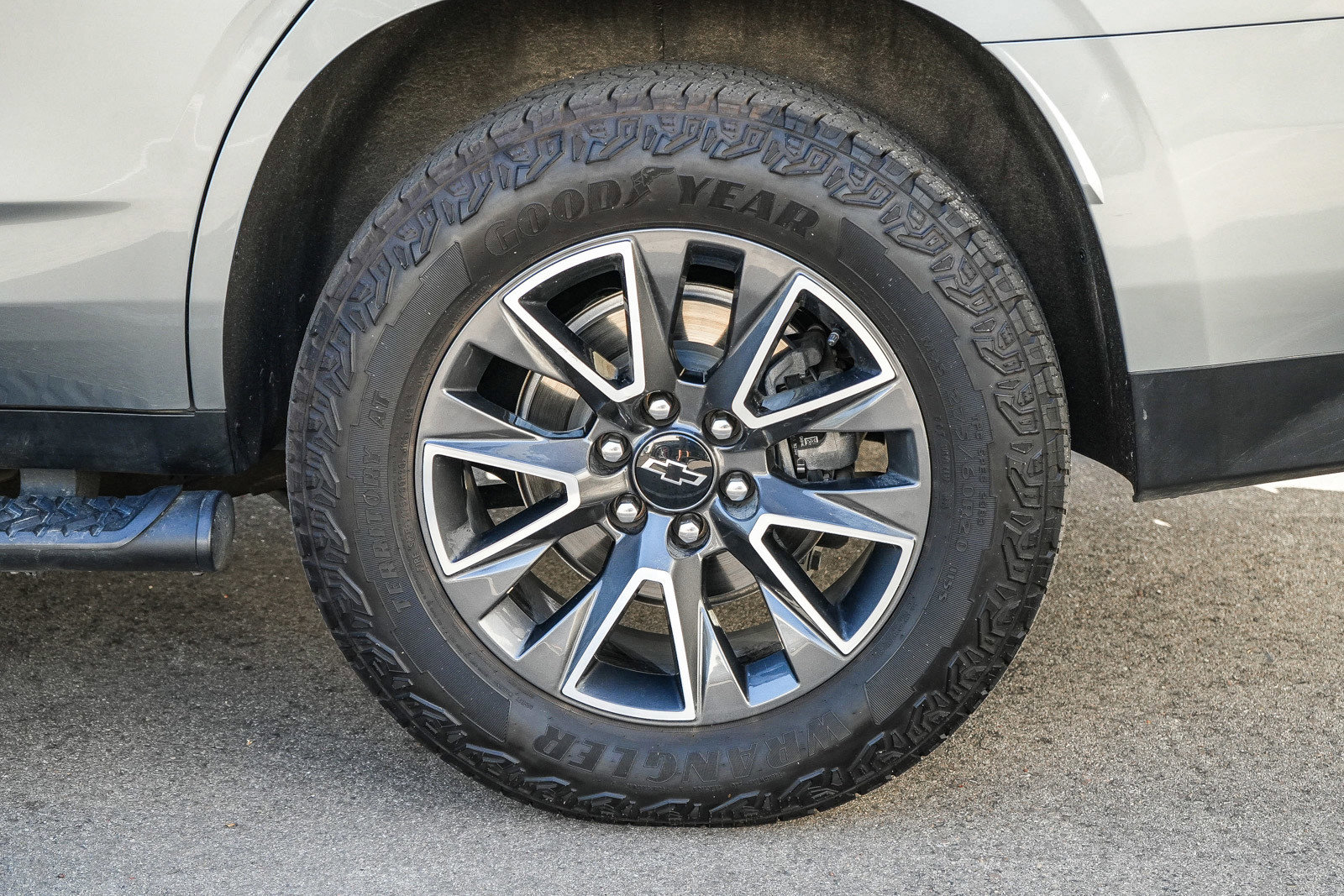 Used 2024 Chevrolet Tahoe Z71 w/ Luxury Package AWD/4WD image 14