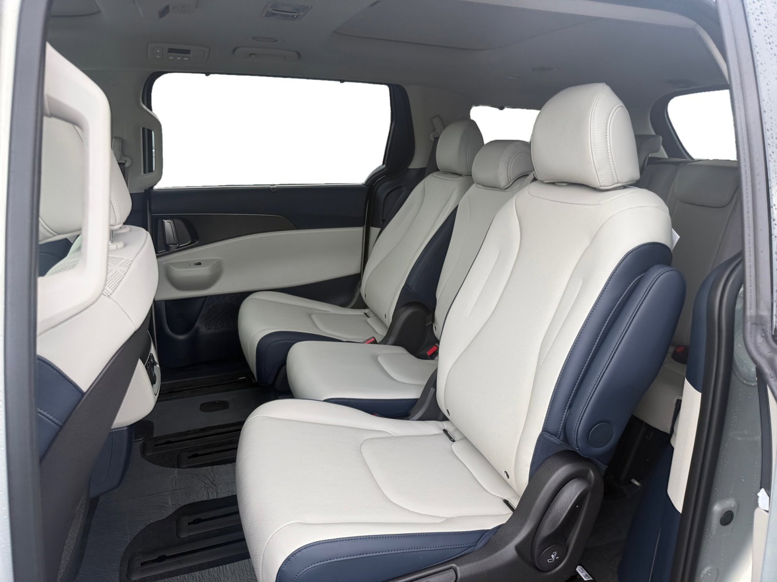 New 2026 Kia Carnival SX w/ SX Dark Edition Package image 16