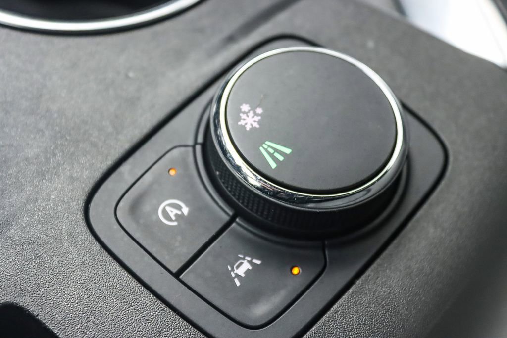 Used 2022 Chevrolet Traverse LT image 37