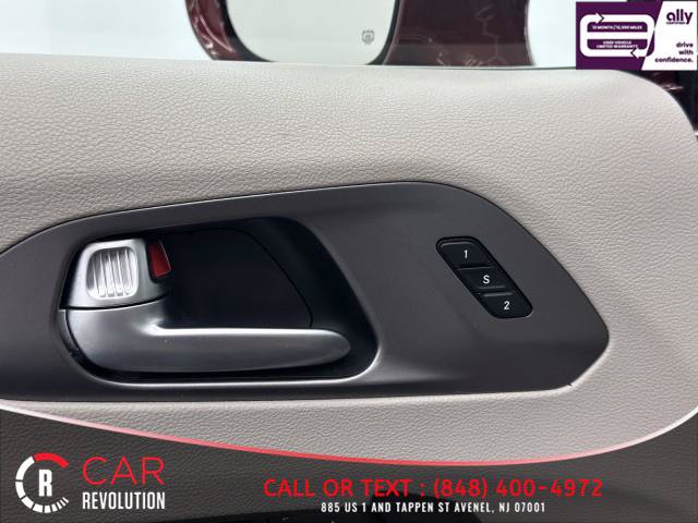 Used 2021 Chrysler Pacifica Touring-L FWD image 51