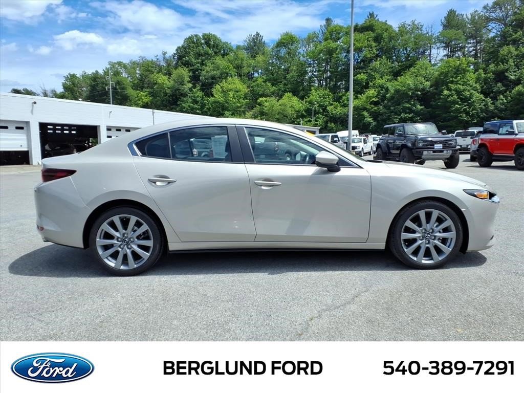 Used 2022 MAZDA MAZDA3 s FWD image 4