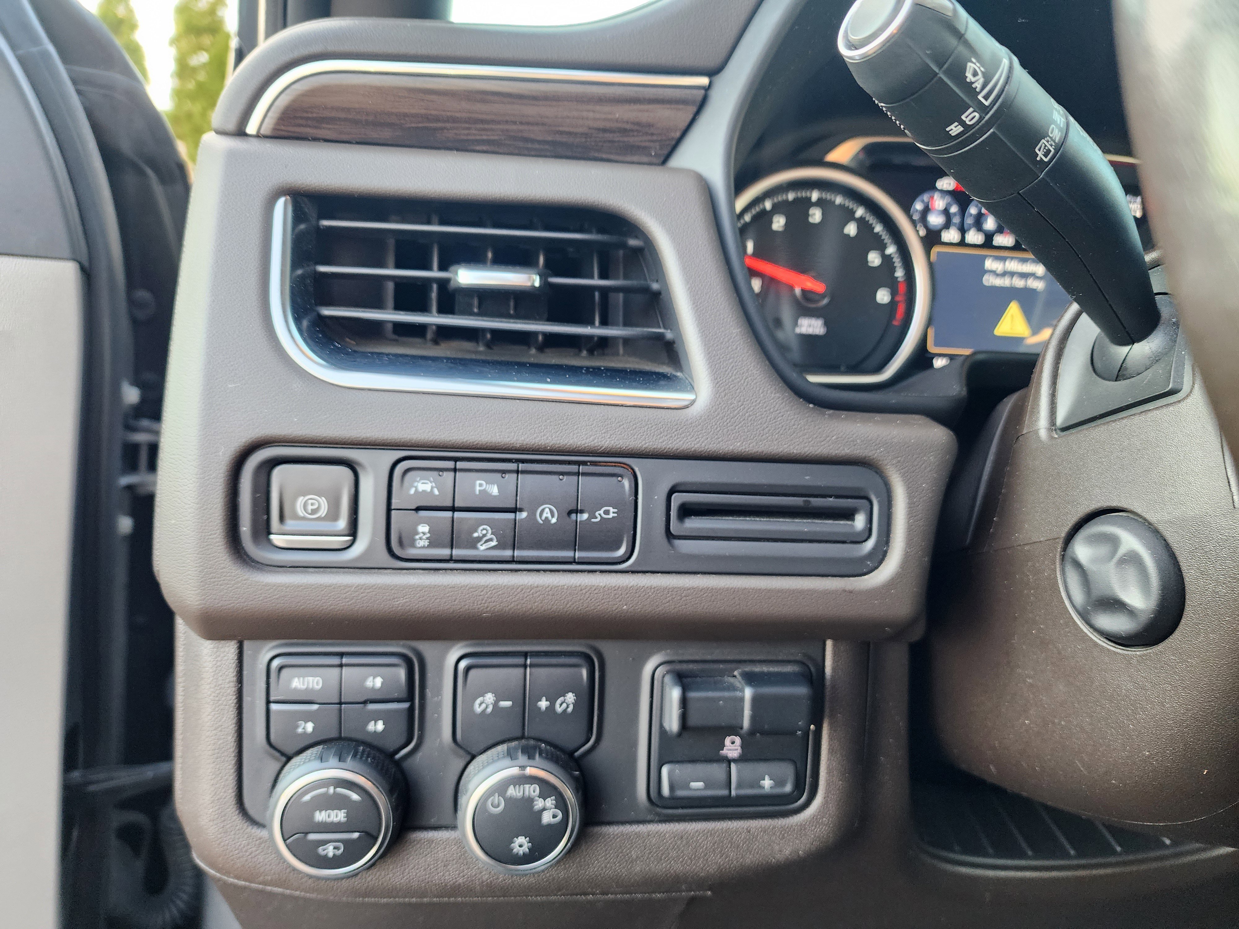 Used 2021 Chevrolet Suburban Z71 w/ Z71 Off-Road Package image 27