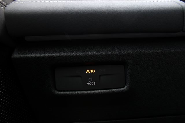 New 2025 Volkswagen Tiguan SE image 14