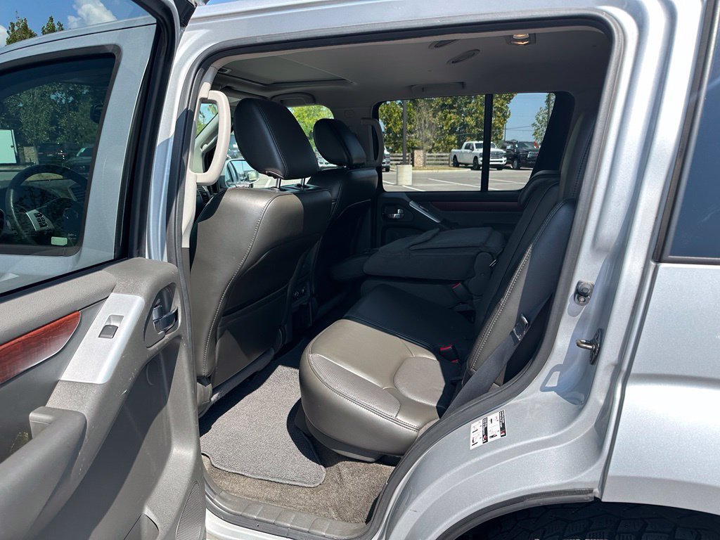 Used 2012 Nissan Pathfinder LE RWD image 14