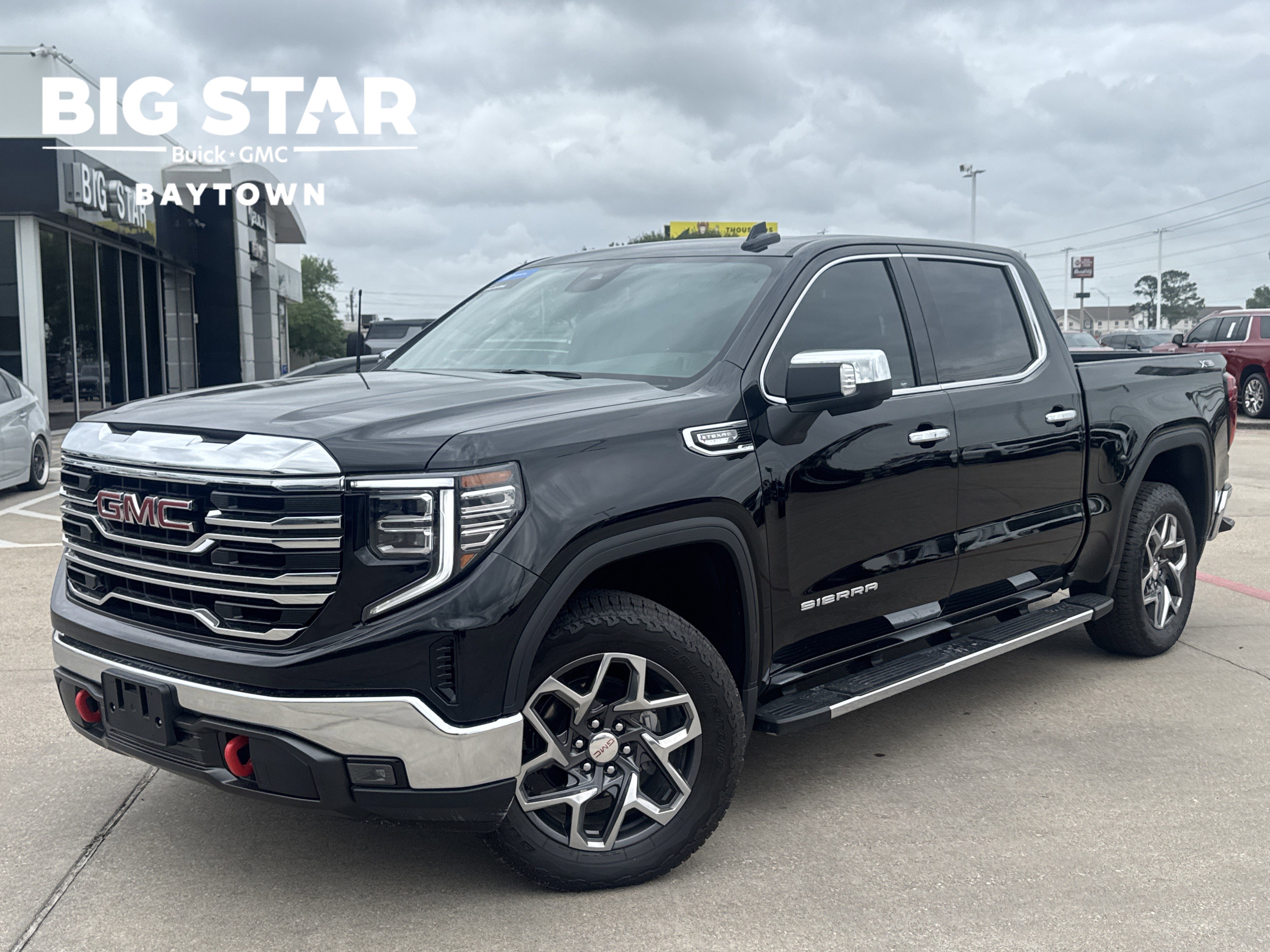 Used 2025 GMC Sierra 1500 SLT image 1