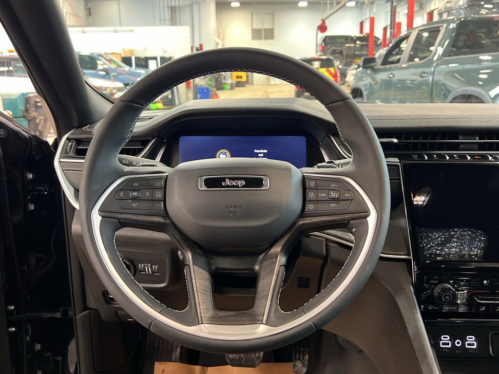 Used 2024 Jeep Grand Cherokee L Limited w/ Luxury Tech Group II image 30