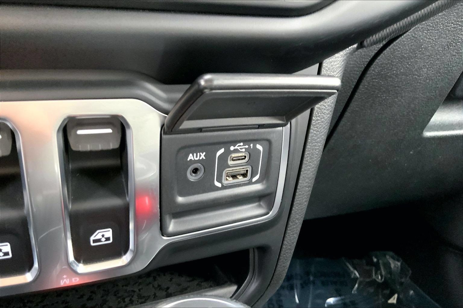 Certified 2022 Jeep Wrangler Sport AWD/4WD image 29