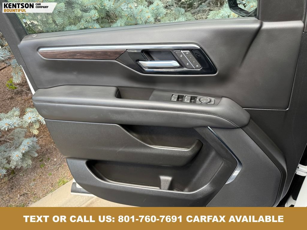 Used 2025 Chevrolet Suburban Z71 image 21
