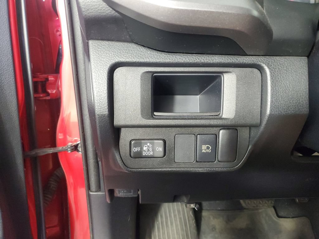 Used 2018 Toyota Tacoma SR5 RWD image 25