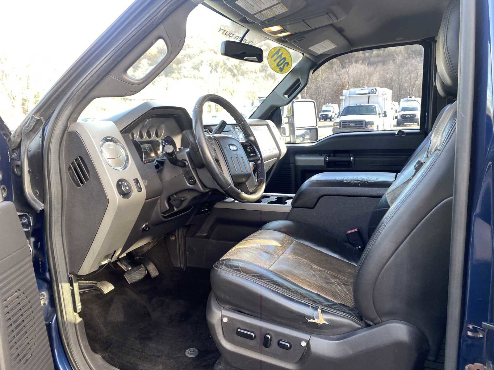 Used 2011 Ford F350 Lariat w/ Lariat Interior Pkg image 8