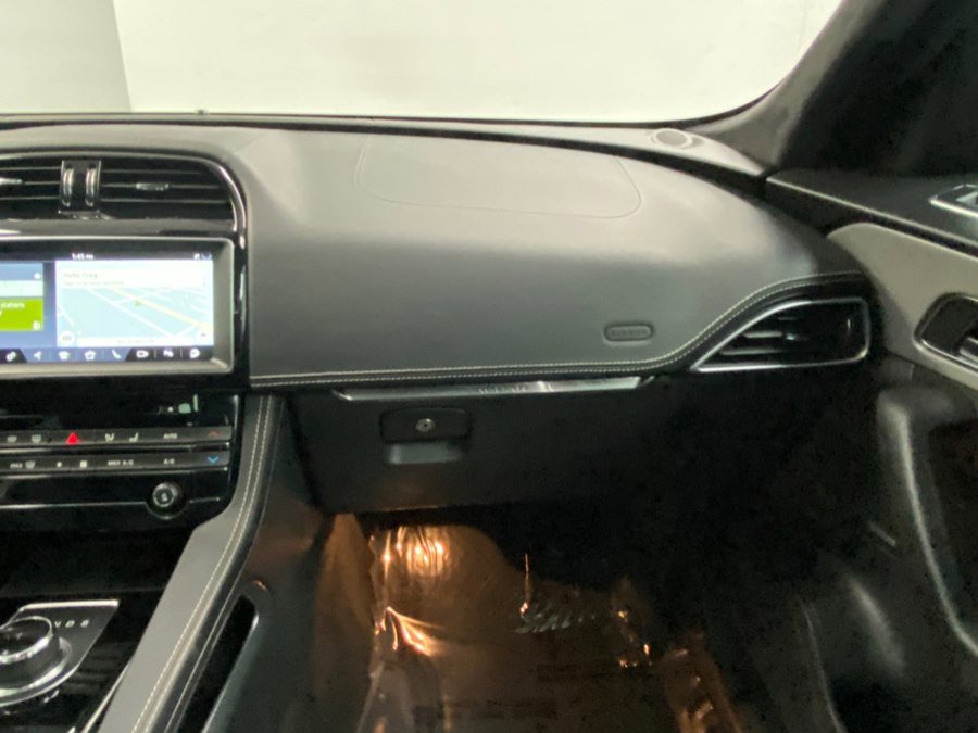 Used 2019 Jaguar F-PACE S image 26