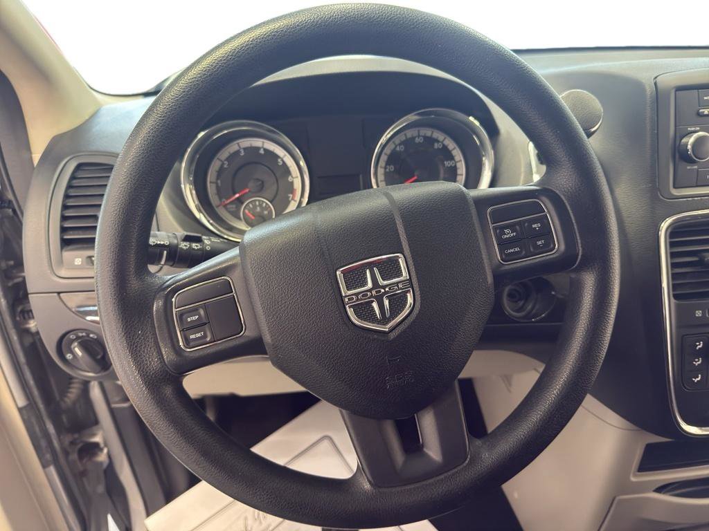 Used 2014 Dodge Grand Caravan American Value Package FWD image 16