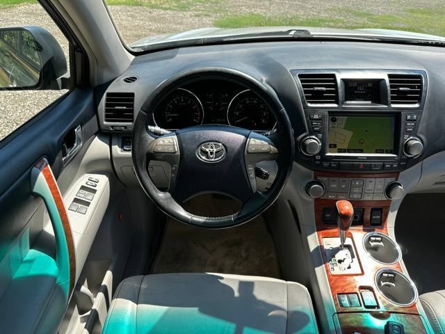 Used 2010 Toyota Highlander Limited AWD/4WD image 31