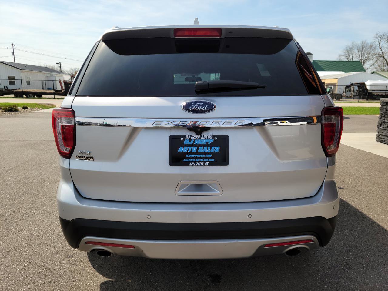 Used 2017 Ford Explorer XLT image 5
