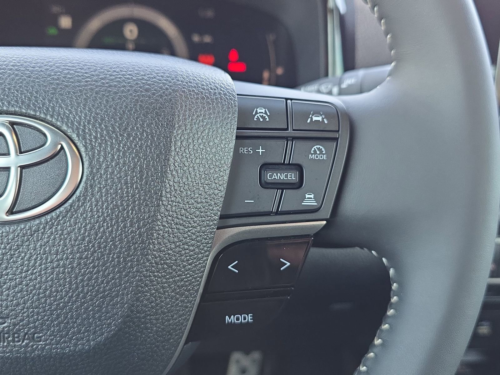 Used 2025 Toyota Camry SE image 14