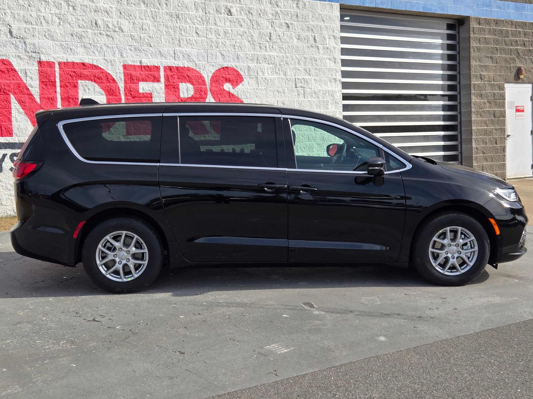 New 2026 Chrysler Pacifica Select image 8
